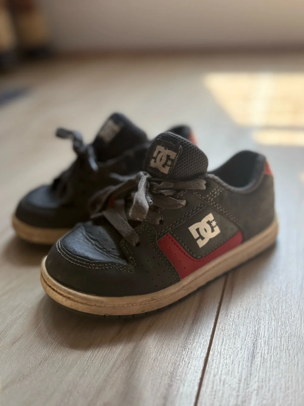 DC Toddler’s Nation Shoes Black Red Skate Sneakers Toddler Size 10C